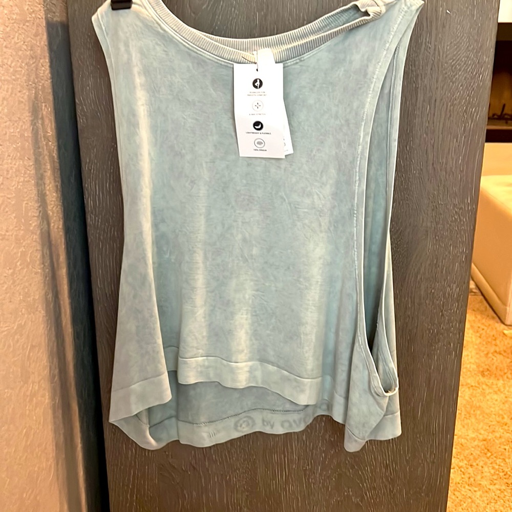 NWT silver workout top Made by Avocado size L